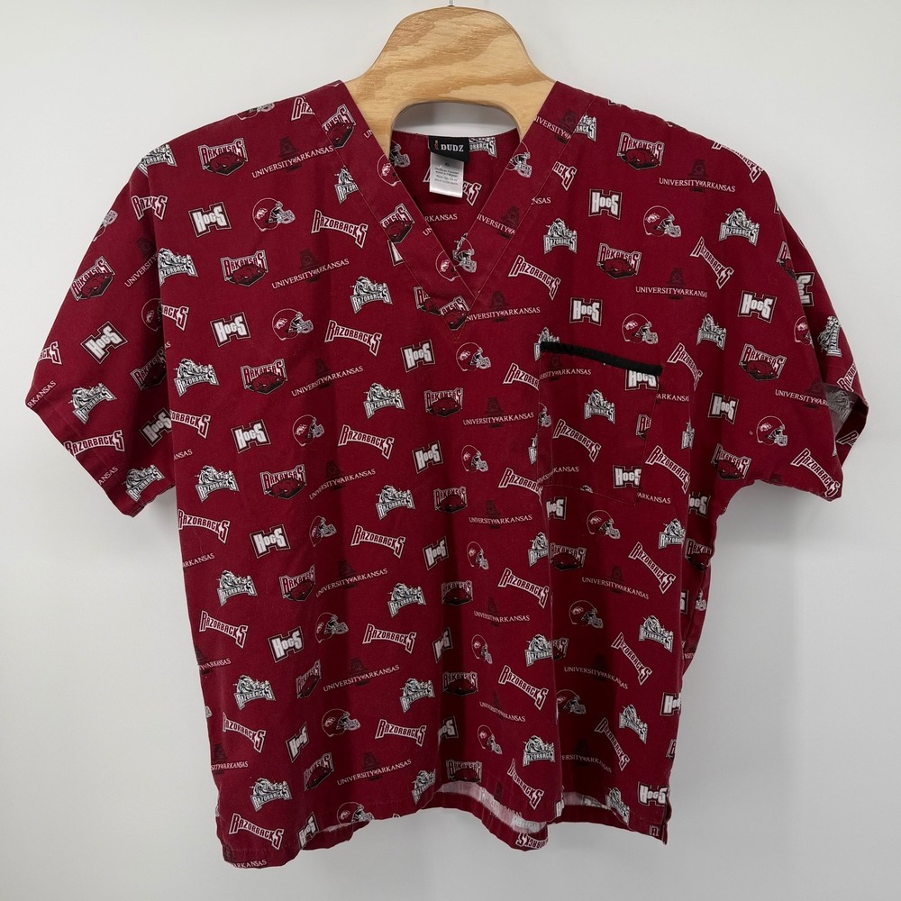 DUZ Scrub Top University of Arkansas‎ Razorbacks Football Print V-Neck Men XL